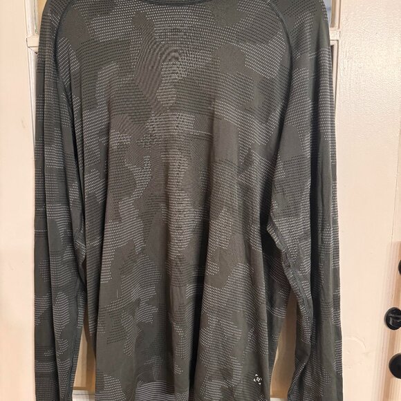 Lululemom Metal Vent Tech Long Sleeve in Geo Camo -Men's large - Picture 1 of 3